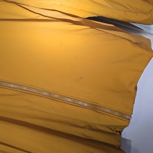 Arc'teryx Men's Atom Hooded Jacket In Yukon - Picture 3 of 15